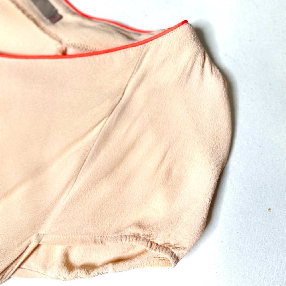 Saint Tropez Cream V-Neck Blouse w/ Orange Piping Short Sleeve High Low Size M - Picture 6 of 7